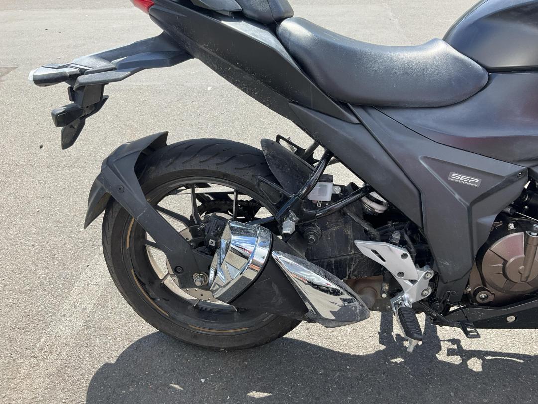 Photo '7' of Suzuki GSX250 Frlm2