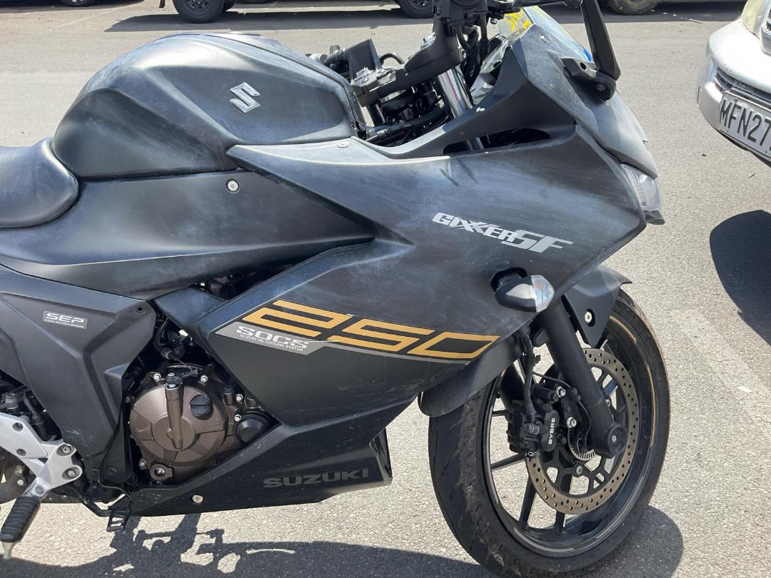 Photo '8' of Suzuki GSX250 Frlm2