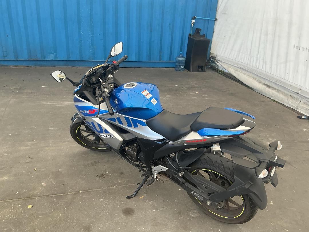 Photo '5' of Suzuki GSX250 Frlxm3 Photo '5' of Suzuki GSX250 Frlxm3