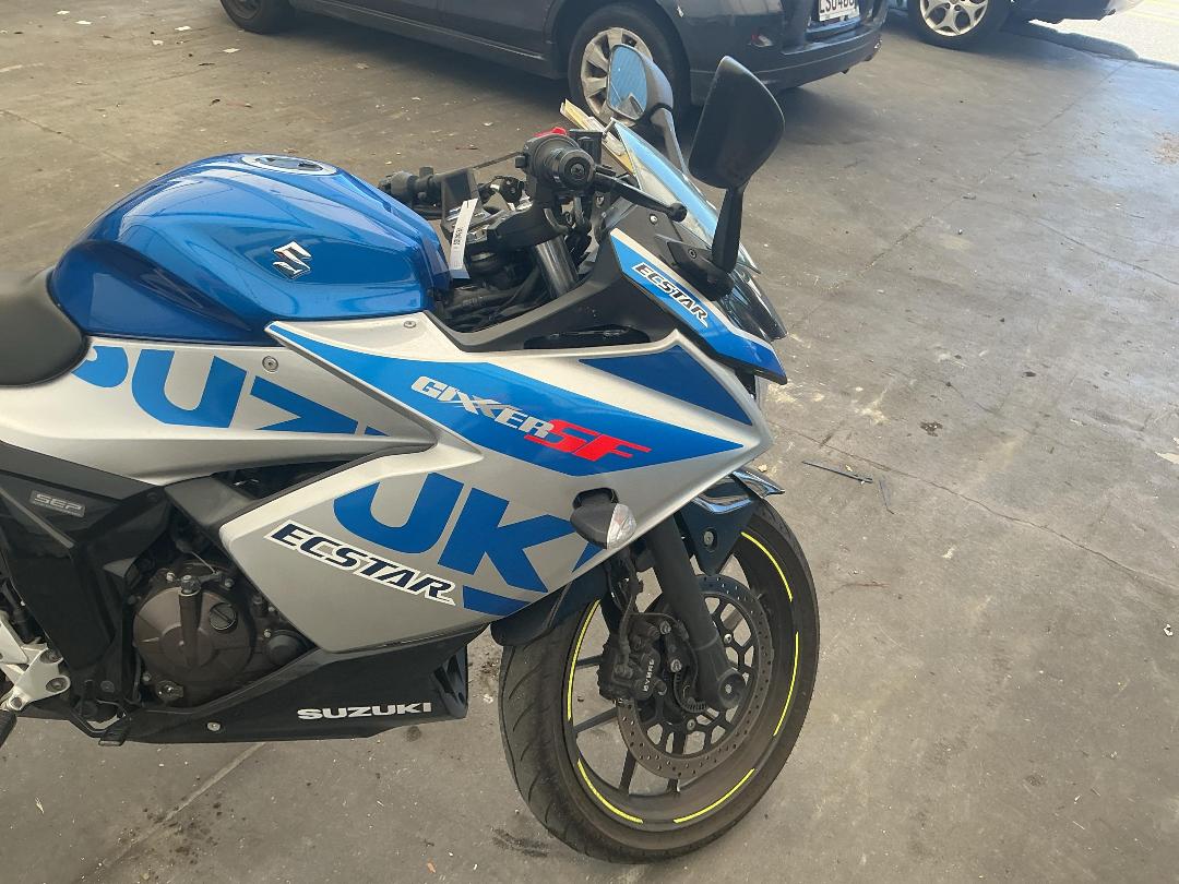 Photo '14' of Suzuki GSX250 Frlxm3 Photo '14' of Suzuki GSX250 Frlxm3