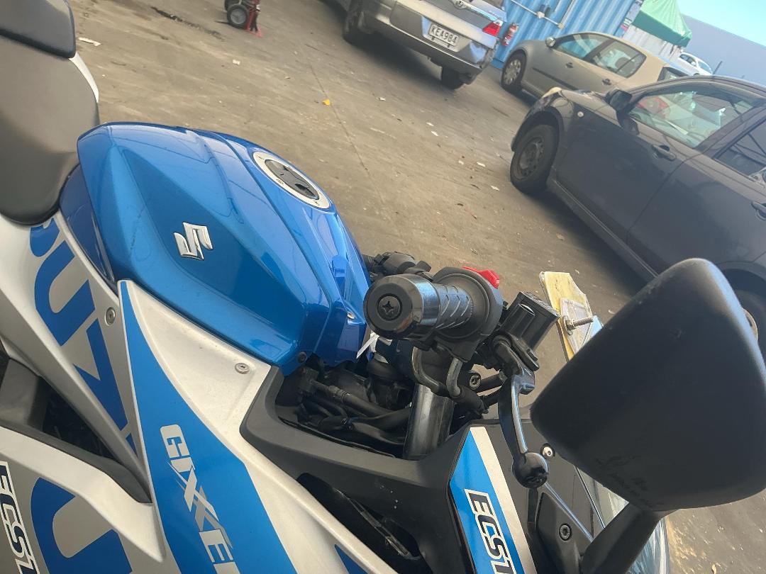 Photo '20' of Suzuki GSX250 Frlxm3 Photo '20' of Suzuki GSX250 Frlxm3