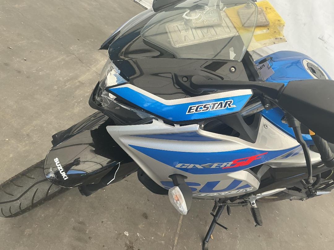 Photo '24' of Suzuki GSX250 Frlxm3 Photo '24' of Suzuki GSX250 Frlxm3