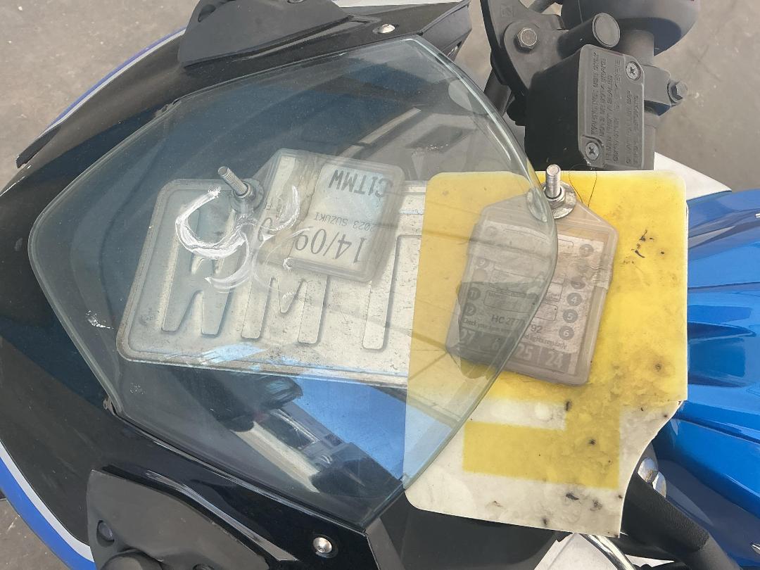 Photo '28' of Suzuki GSX250 Frlxm3 Photo '28' of Suzuki GSX250 Frlxm3