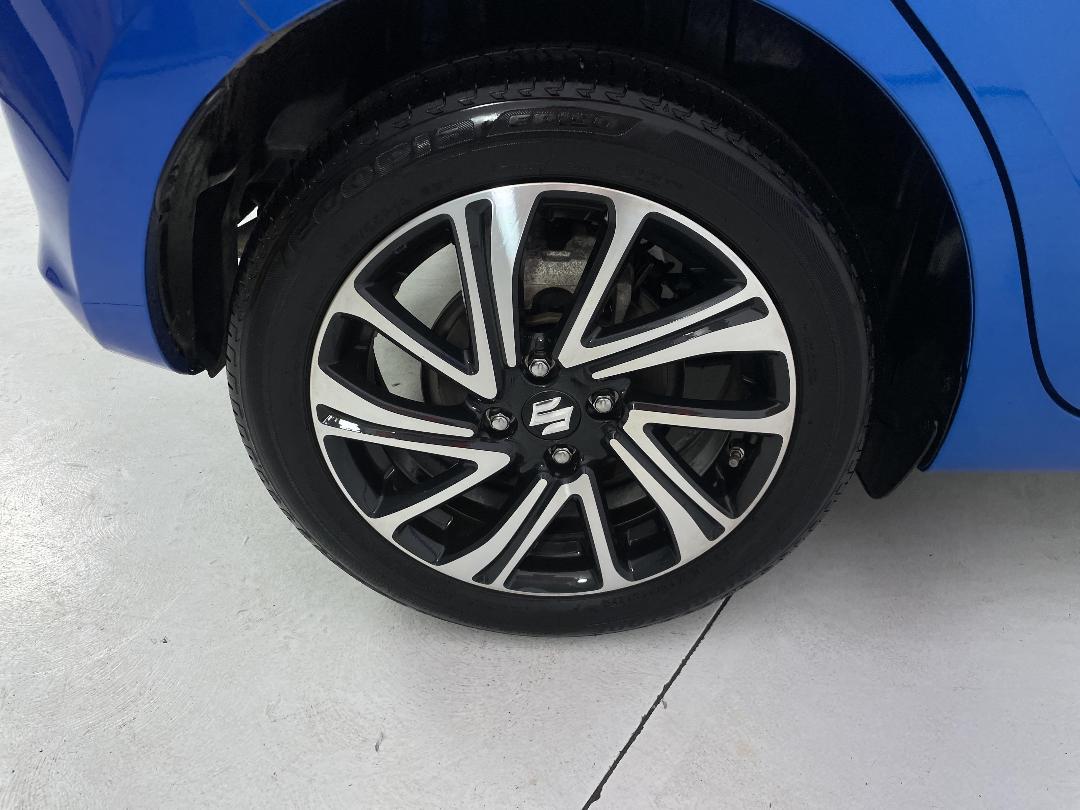 Photo '12' of Suzuki Swift