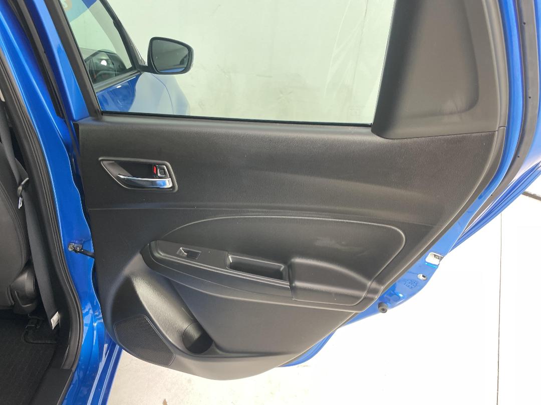 Photo '19' of Suzuki Swift