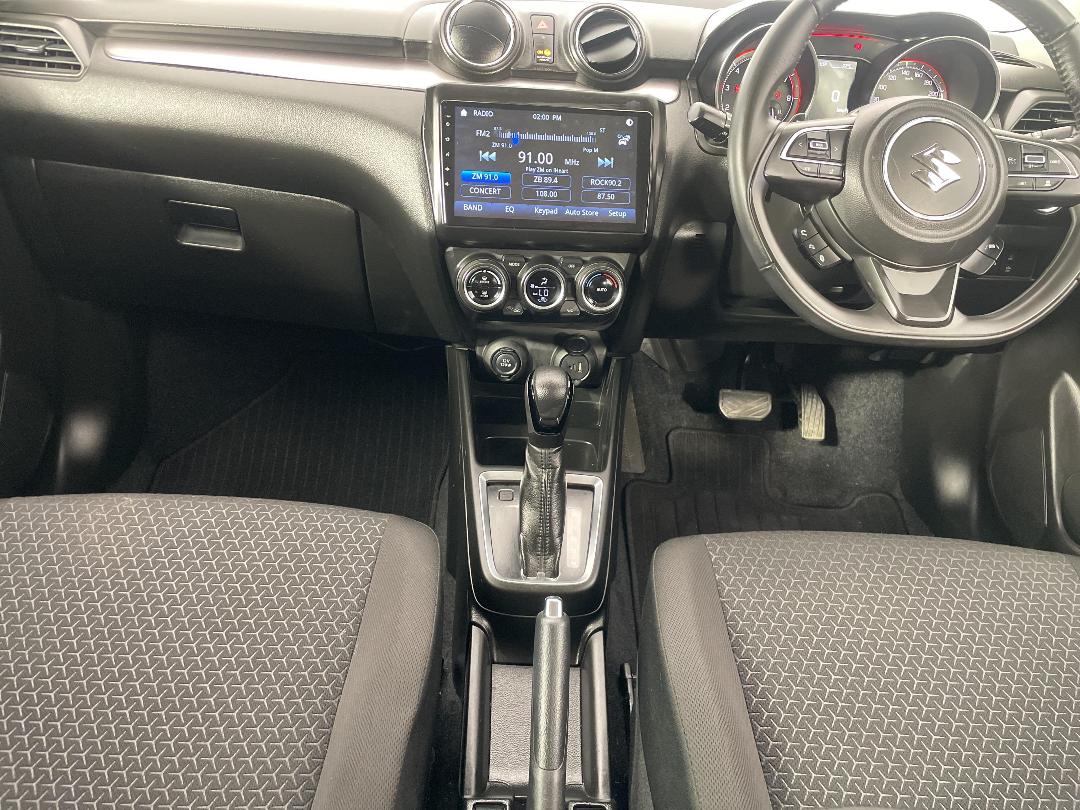 Photo '18' of Suzuki Swift