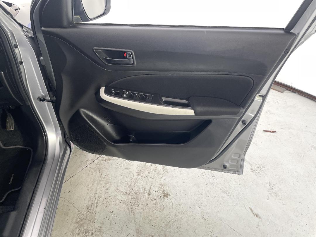 Photo '15' of Suzuki Swift