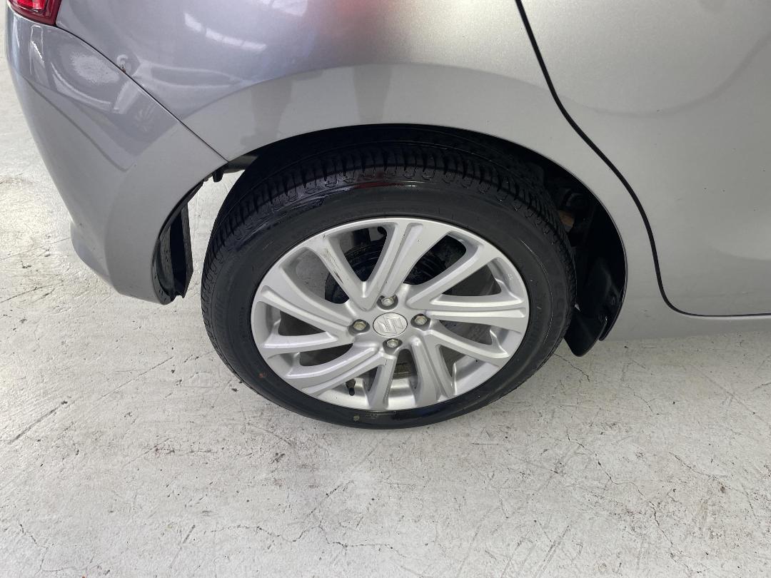 Photo '12' of Suzuki Swift