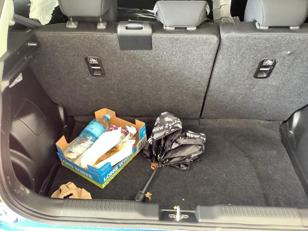 Photo '10' of Suzuki Swift GLX Hybrid Photo '10' of Suzuki Swift GLX Hybrid