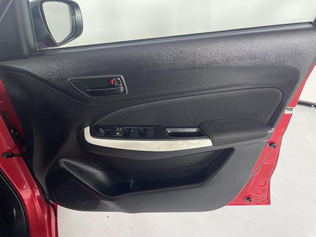 Photo '15' of Suzuki Swift