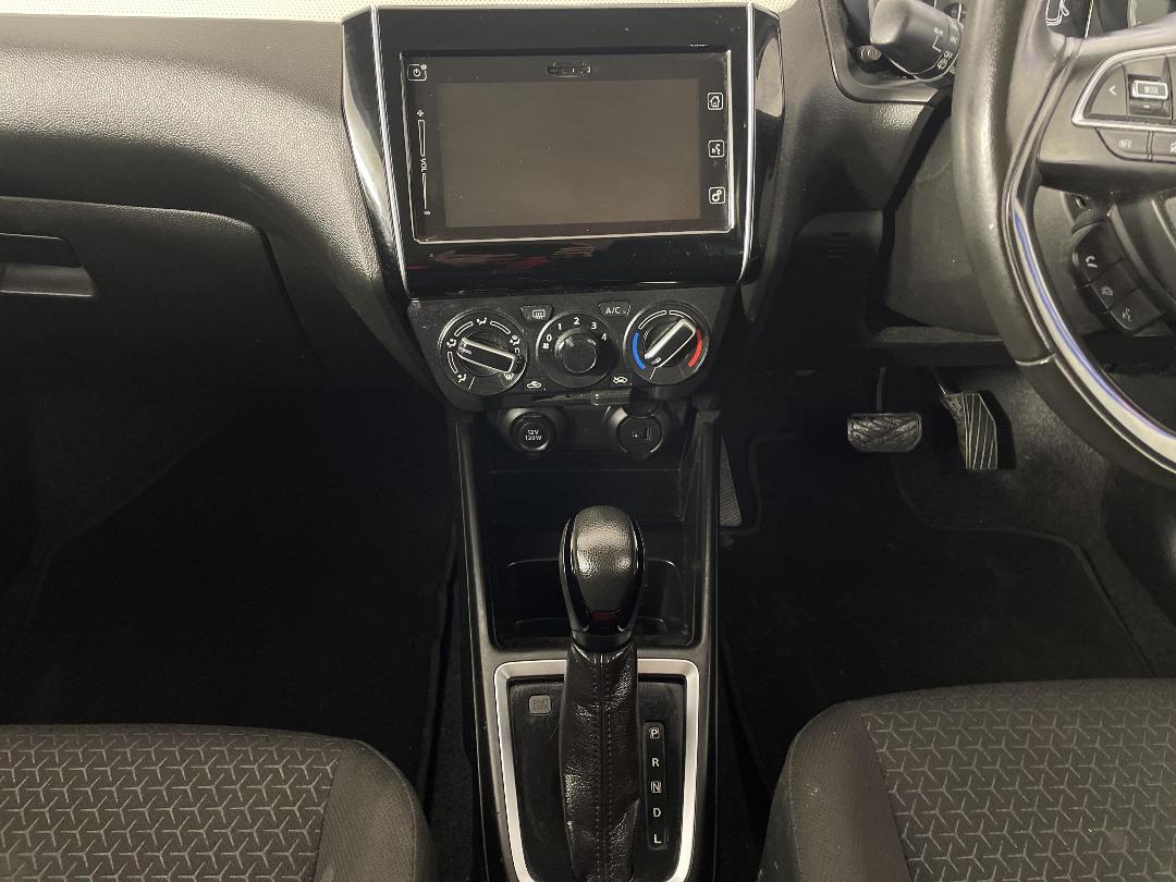 Photo '18' of Suzuki Swift