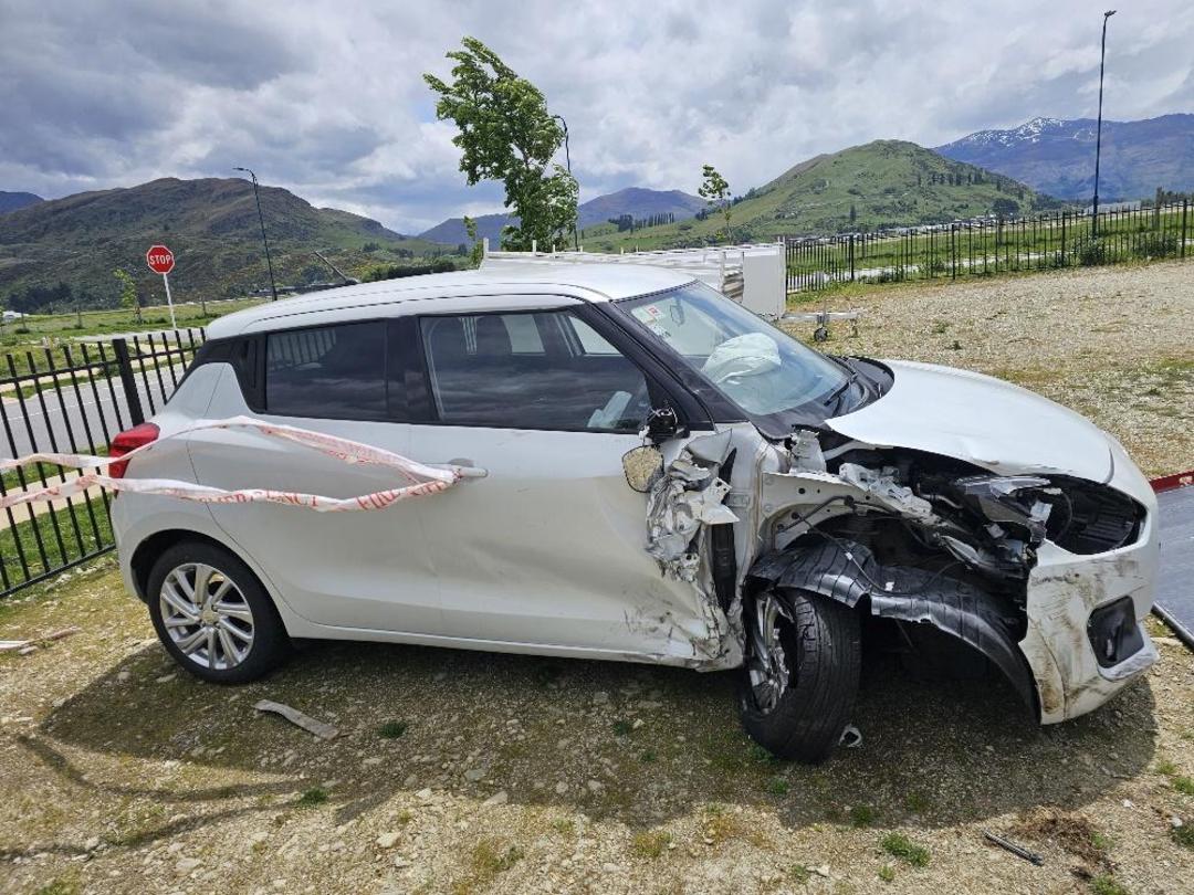 Photo '2' of Suzuki Swift GLX Hybrid Photo '2' of Suzuki Swift GLX Hybrid