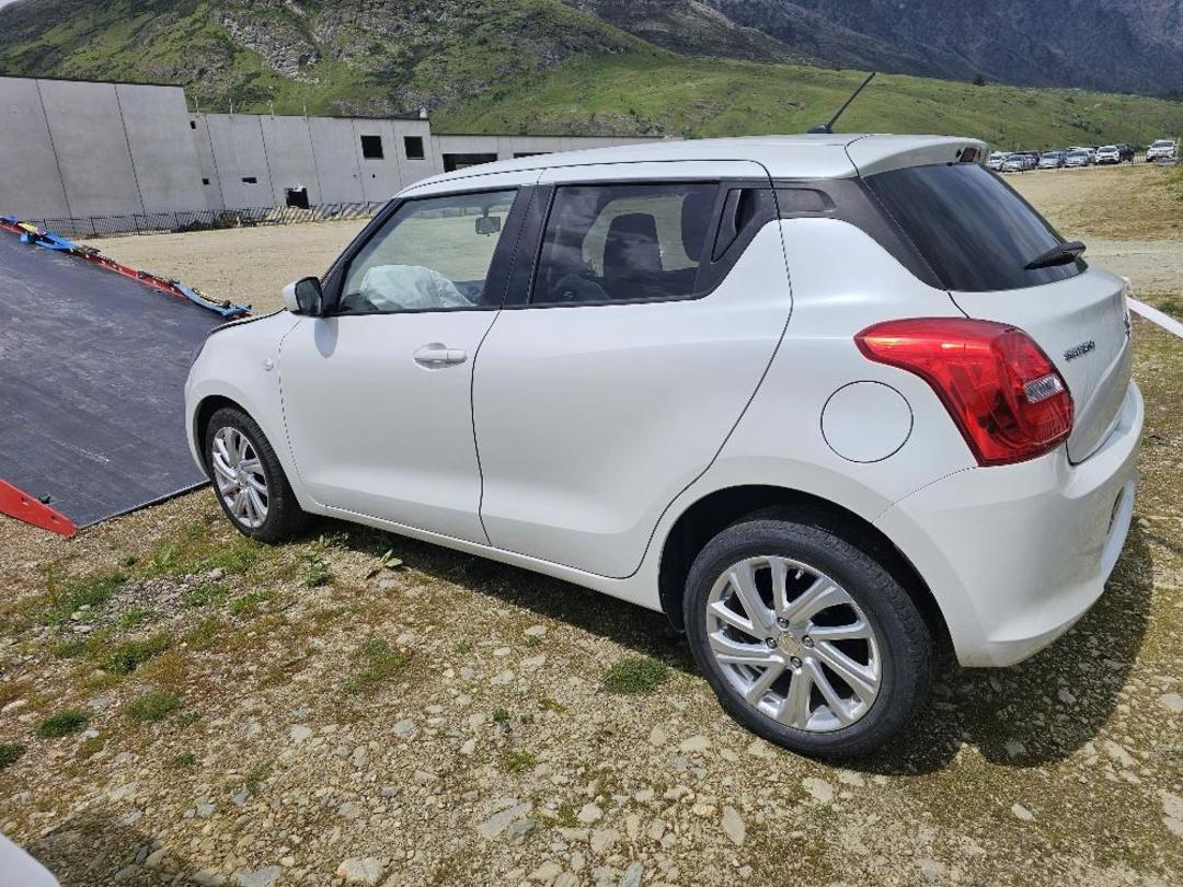 Photo '5' of Suzuki Swift GLX Hybrid Photo '5' of Suzuki Swift GLX Hybrid