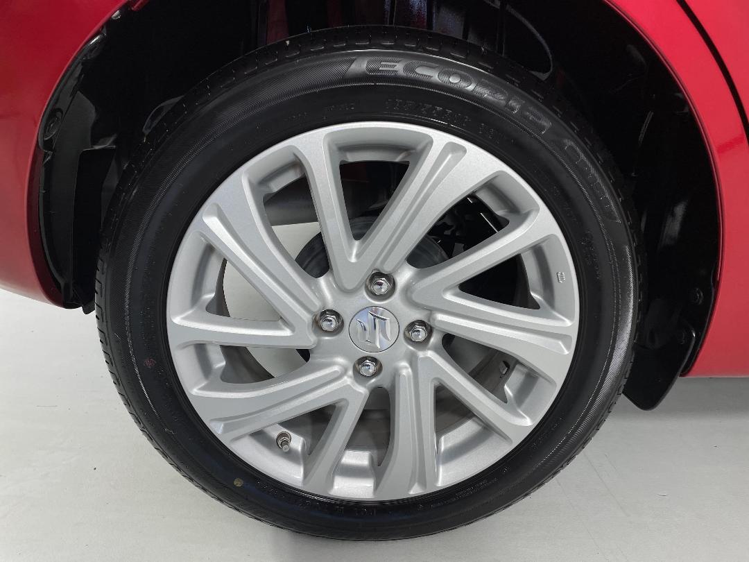 Photo '12' of Suzuki Swift