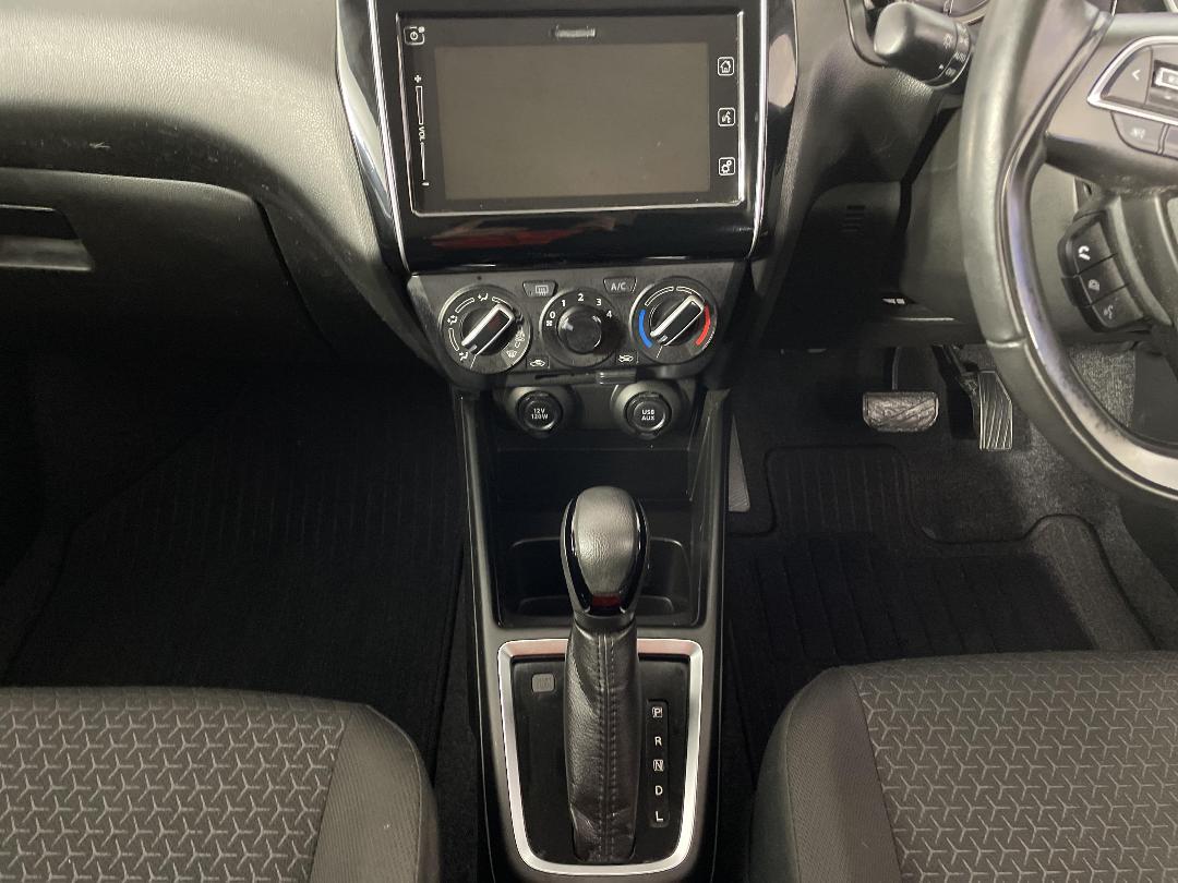 Photo '18' of Suzuki Swift