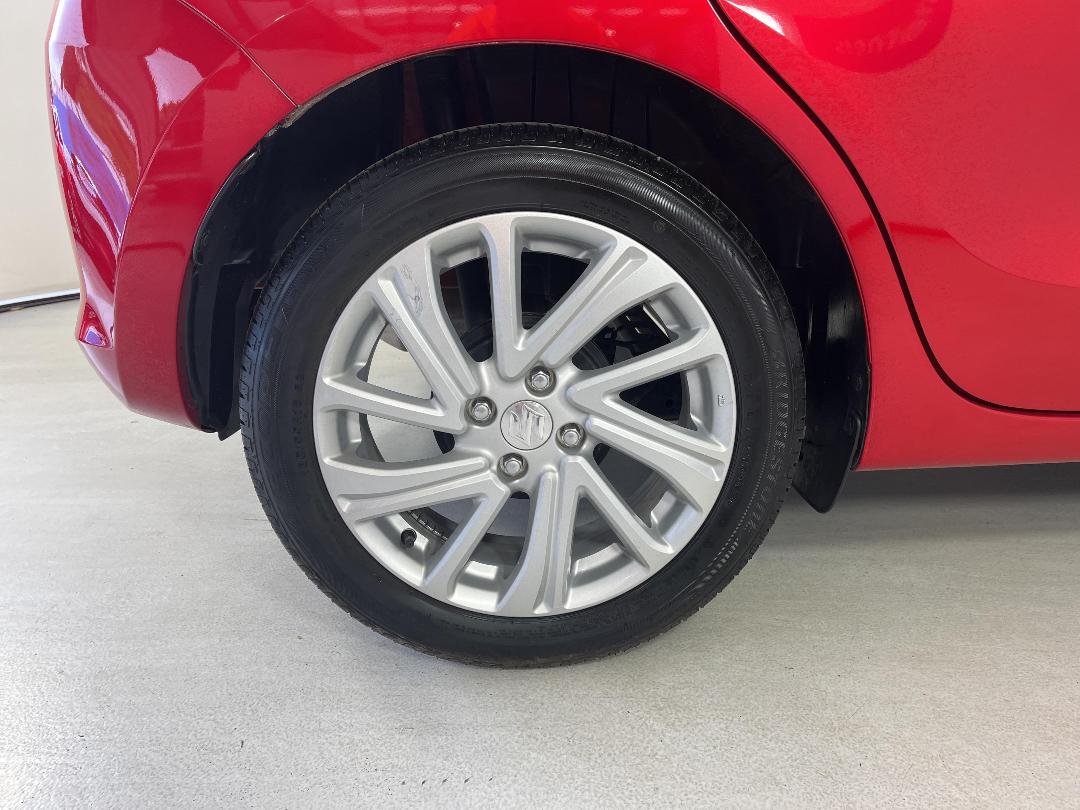 Photo '12' of Suzuki Swift