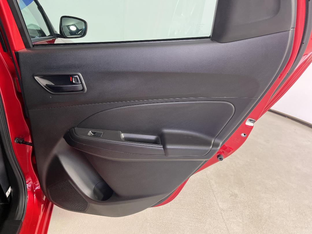 Photo '19' of Suzuki Swift