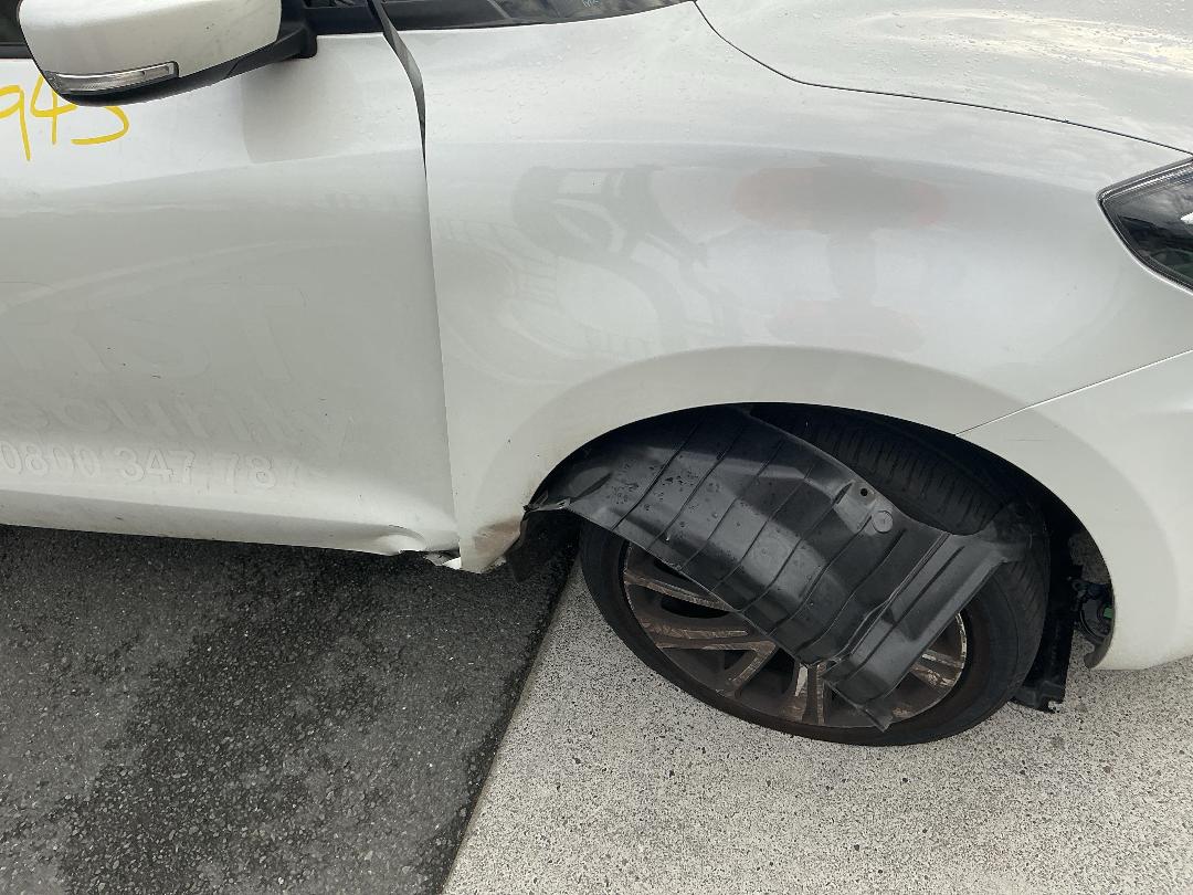 Photo '16' of Suzuki Swift RS Hybrid