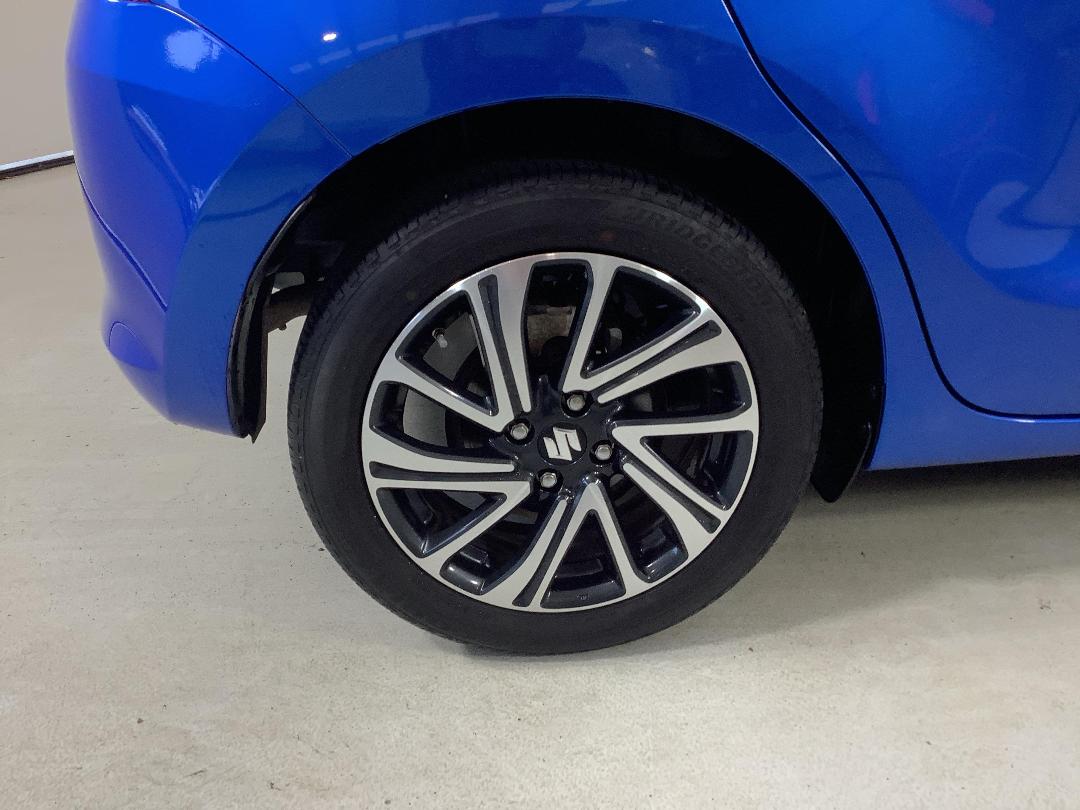 Photo '12' of Suzuki Swift