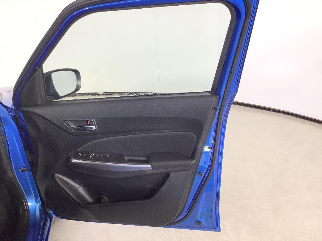 Photo '15' of Suzuki Swift