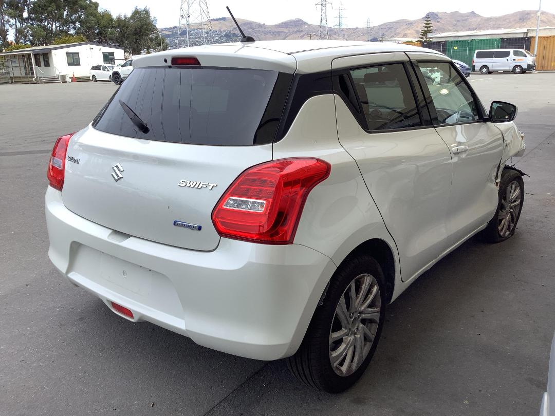 Photo '9' of Suzuki Swift GLX Hybrid Photo '9' of Suzuki Swift GLX Hybrid