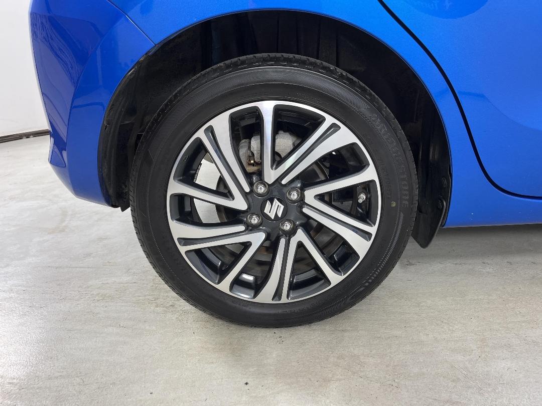 Photo '12' of Suzuki Swift