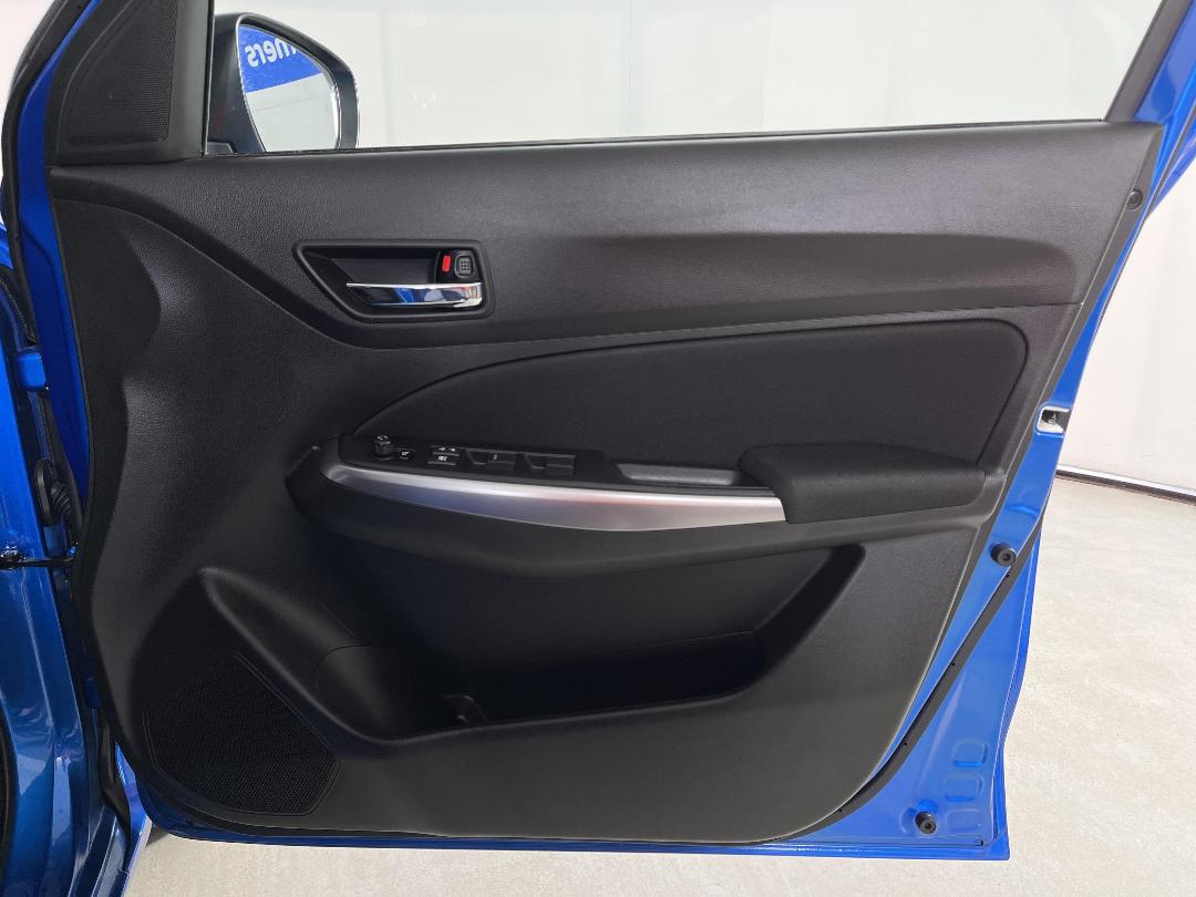 Photo '15' of Suzuki Swift