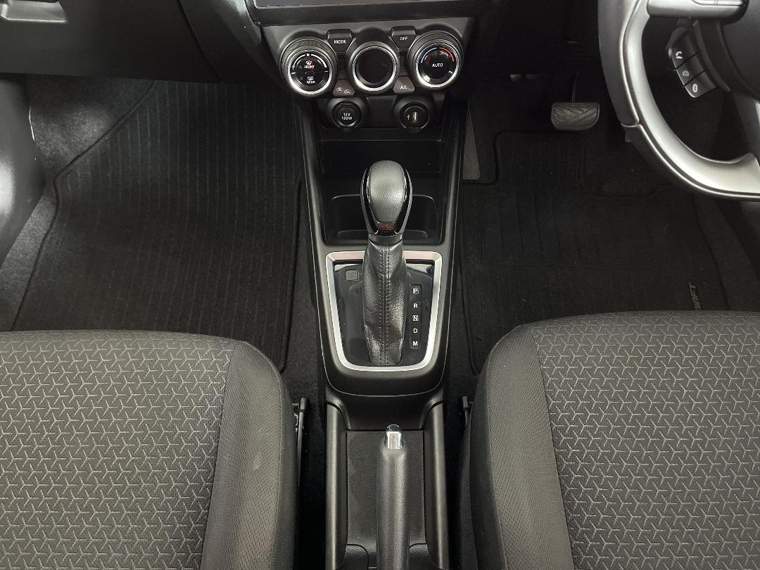 Photo '18' of Suzuki Swift