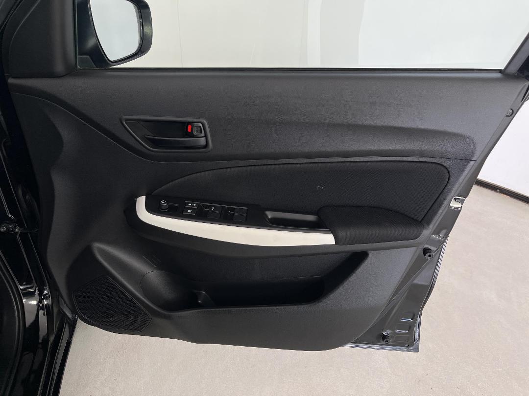 Photo '15' of Suzuki Swift