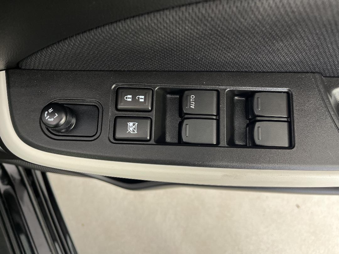 Photo '24' of Suzuki Swift