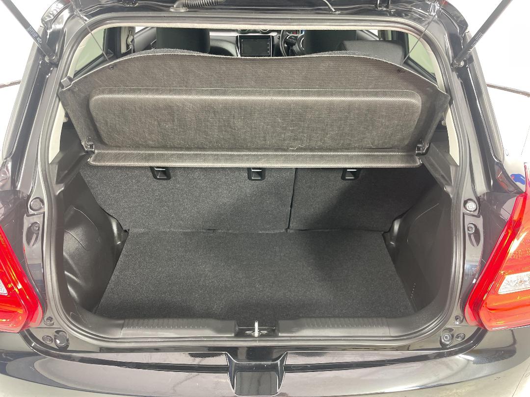 Photo '14' of Suzuki Swift