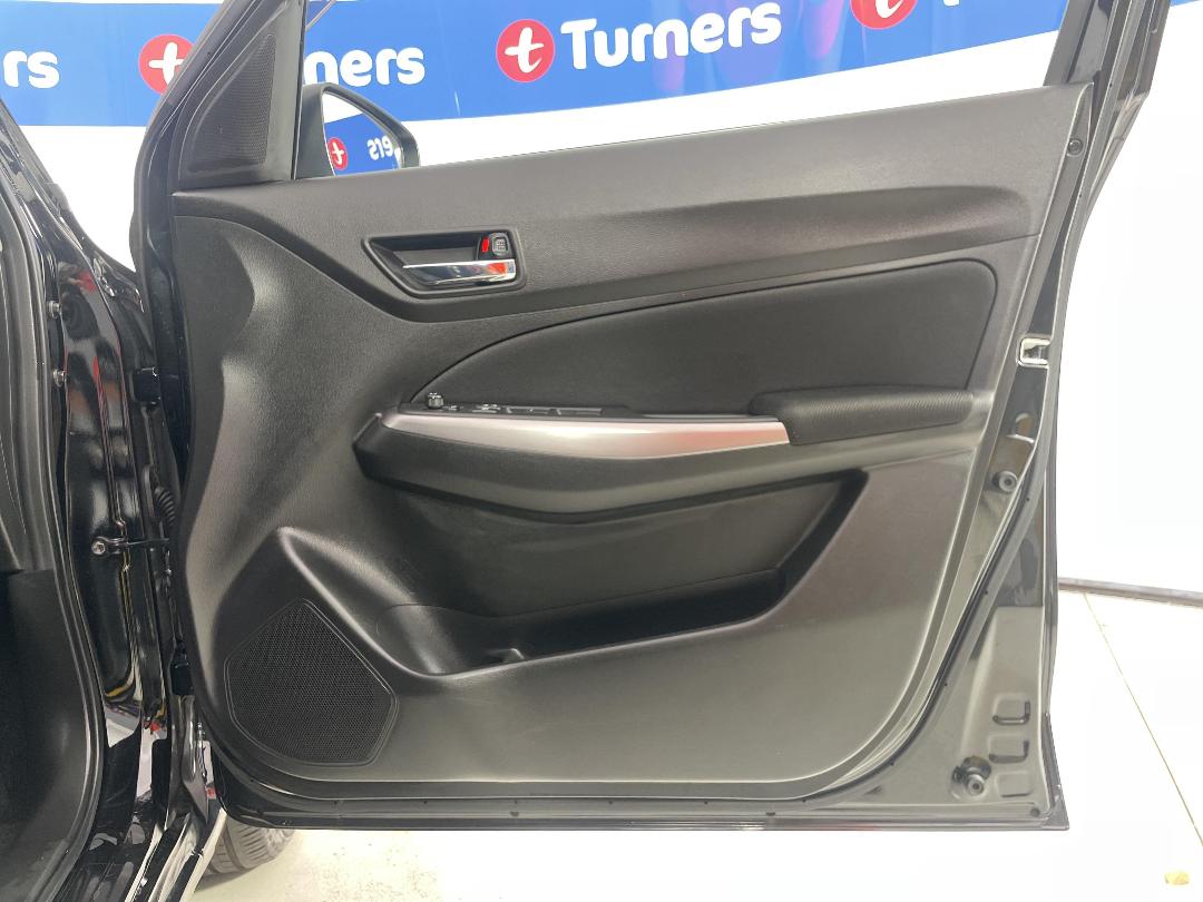 Photo '15' of Suzuki Swift