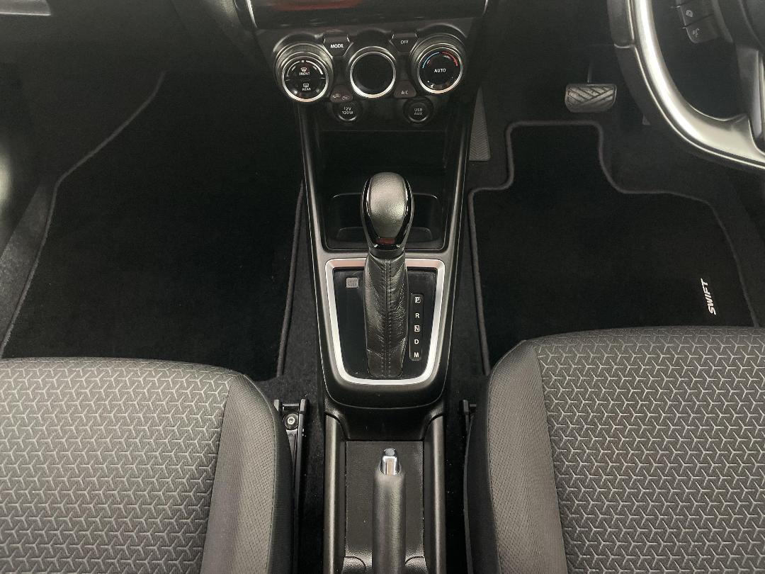 Photo '18' of Suzuki Swift