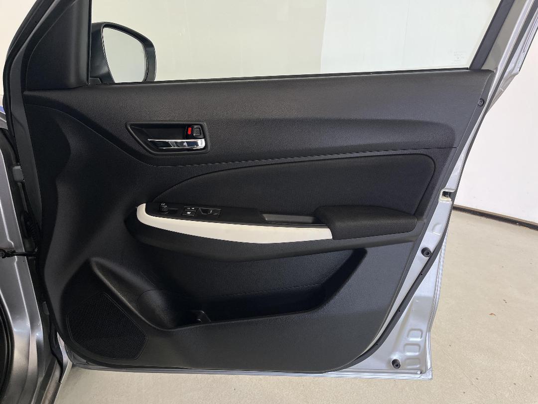 Photo '15' of Suzuki Swift Photo '15' of Suzuki Swift