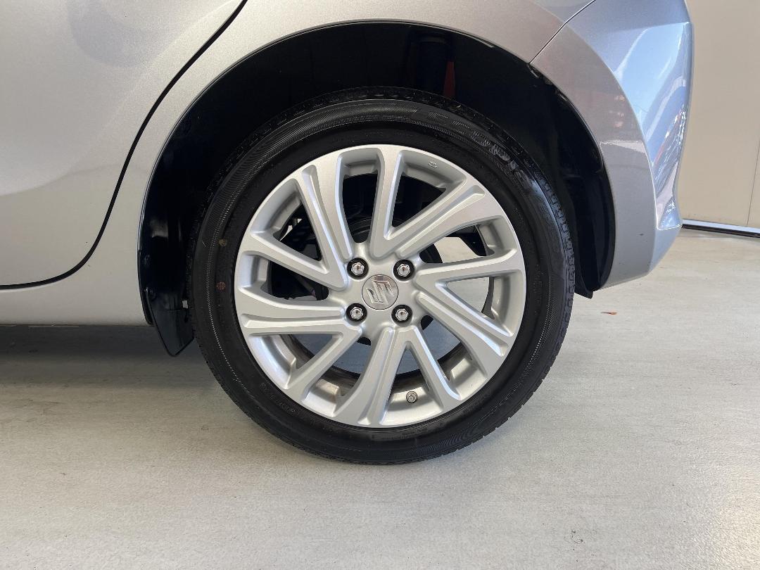 Photo '11' of Suzuki Swift Photo '11' of Suzuki Swift