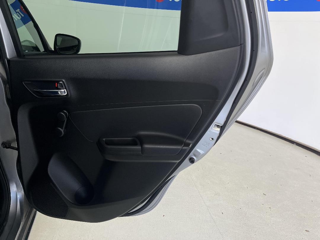 Photo '19' of Suzuki Swift Photo '19' of Suzuki Swift