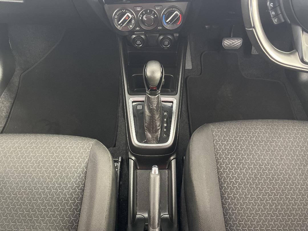 Photo '18' of Suzuki Swift Photo '18' of Suzuki Swift