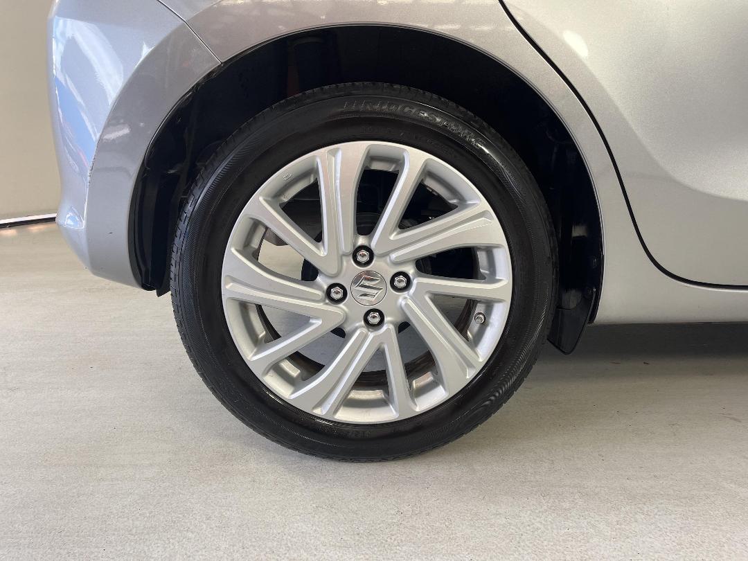 Photo '12' of Suzuki Swift