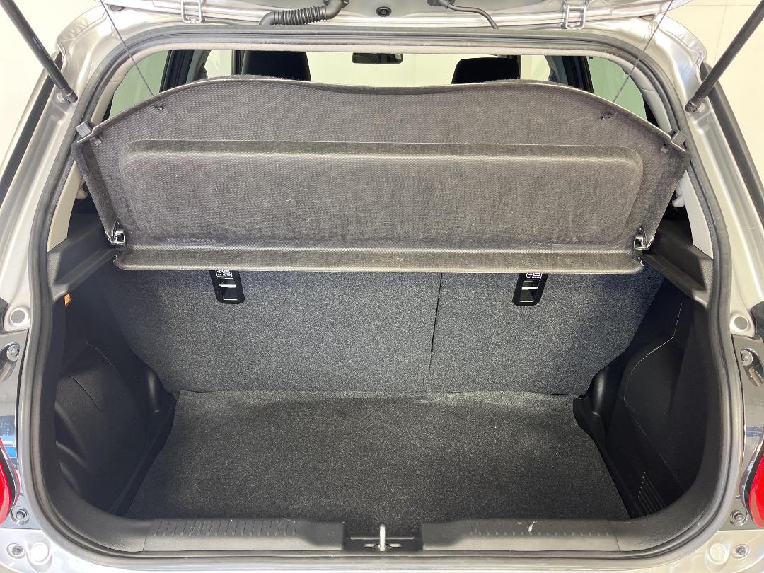 Photo '14' of Suzuki Swift