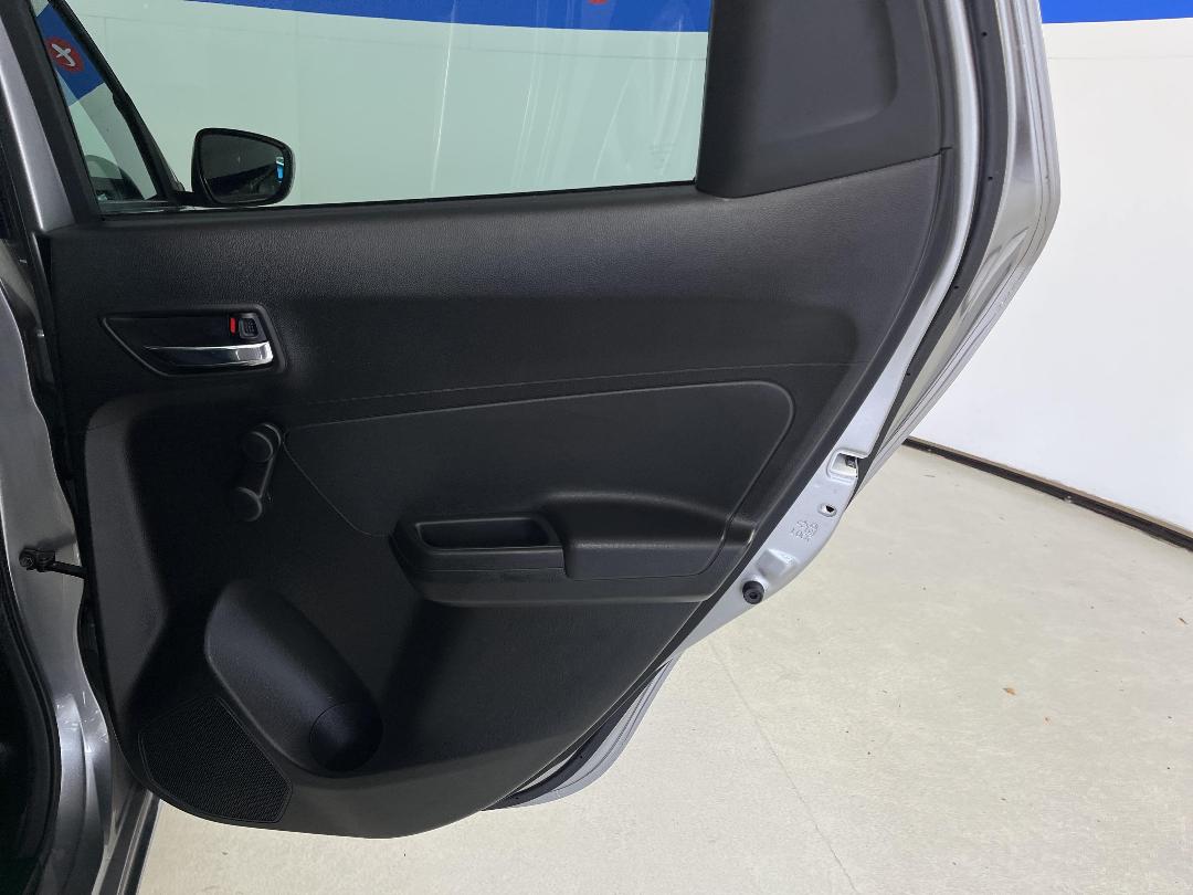 Photo '19' of Suzuki Swift