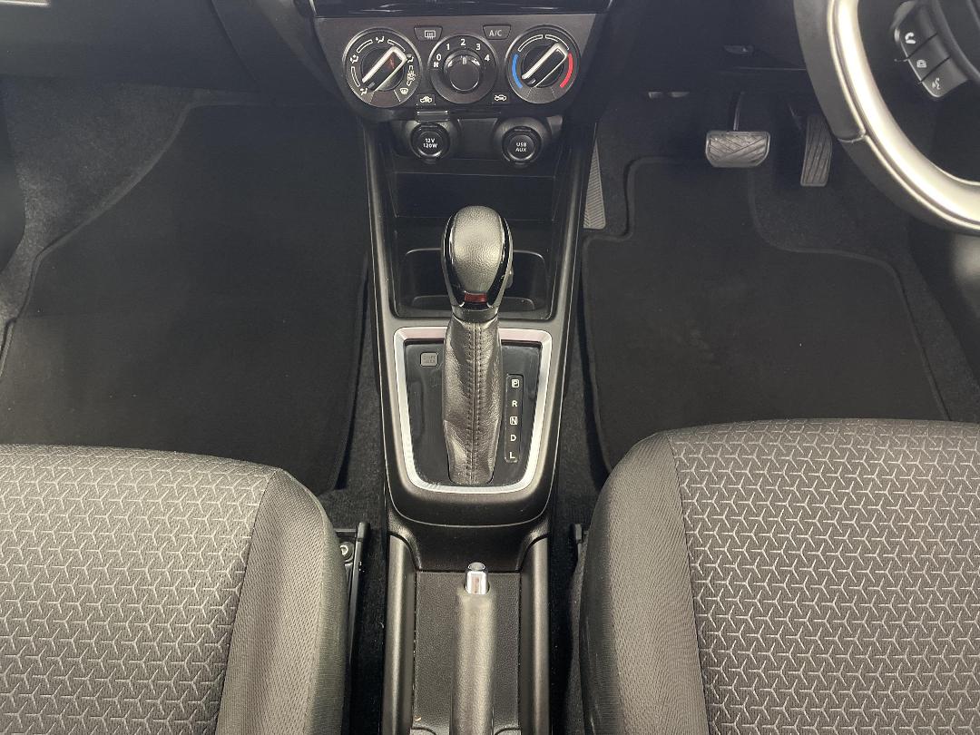 Photo '18' of Suzuki Swift