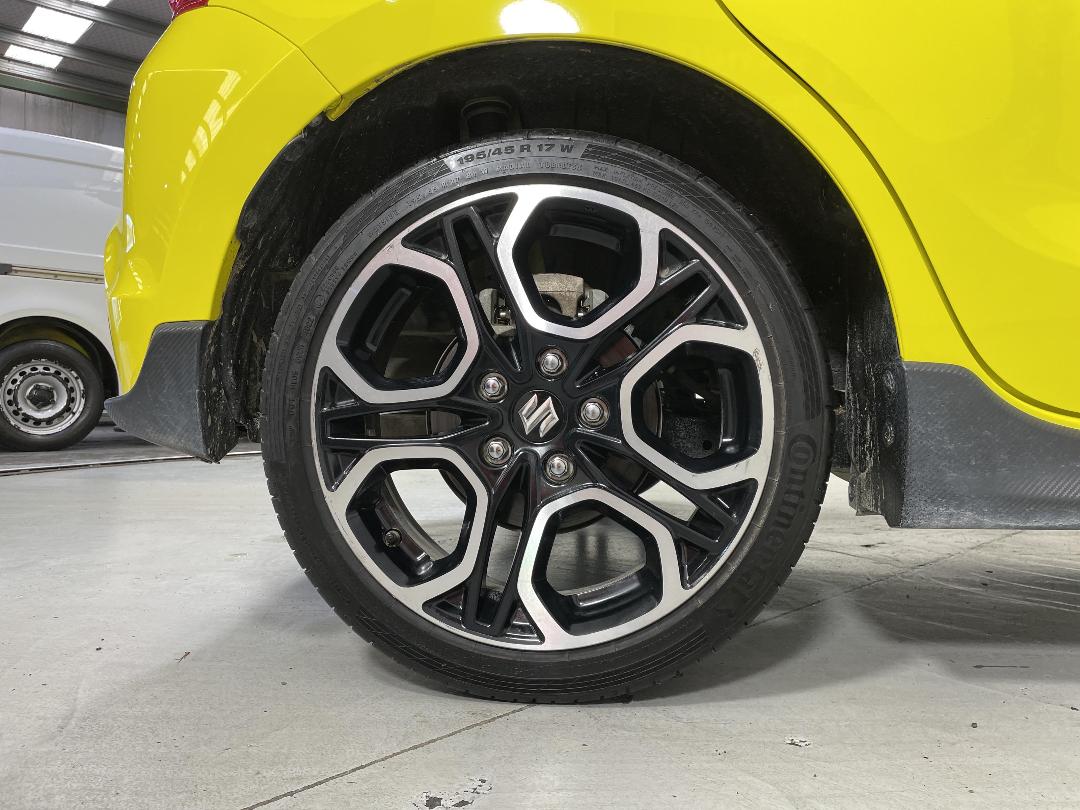 Photo '12' of Suzuki Swift