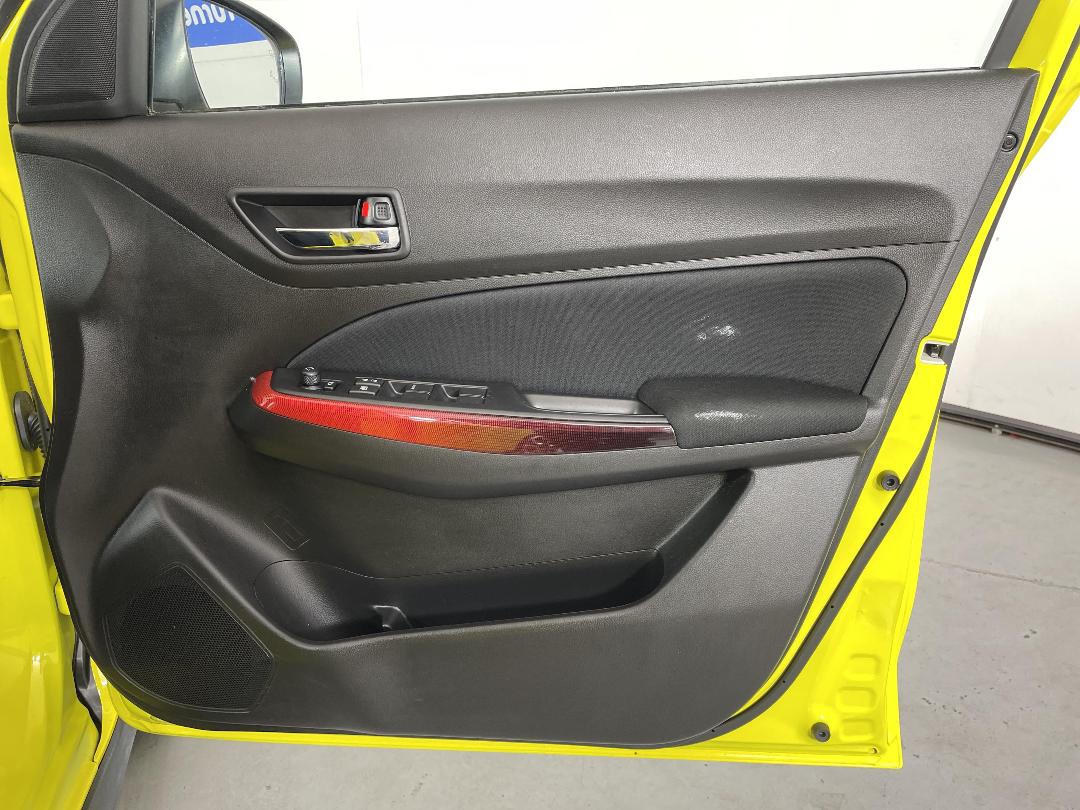 Photo '15' of Suzuki Swift