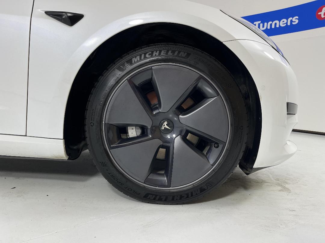 Photo '9' of Tesla Model 3