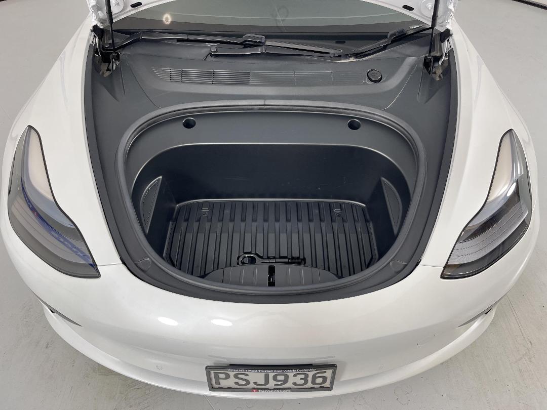 Photo '13' of Tesla Model 3