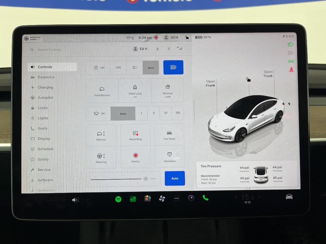 Photo '28' of Tesla Model 3