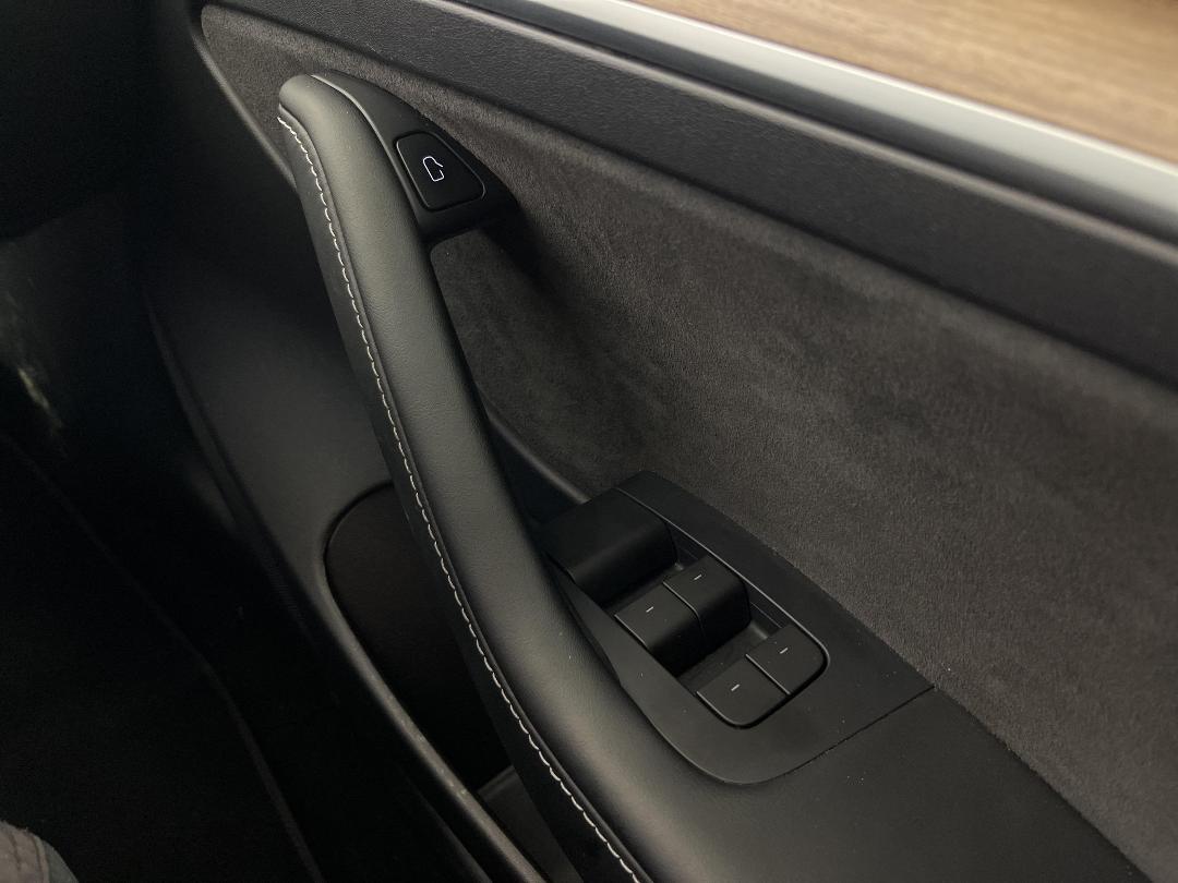 Photo '30' of Tesla Model 3