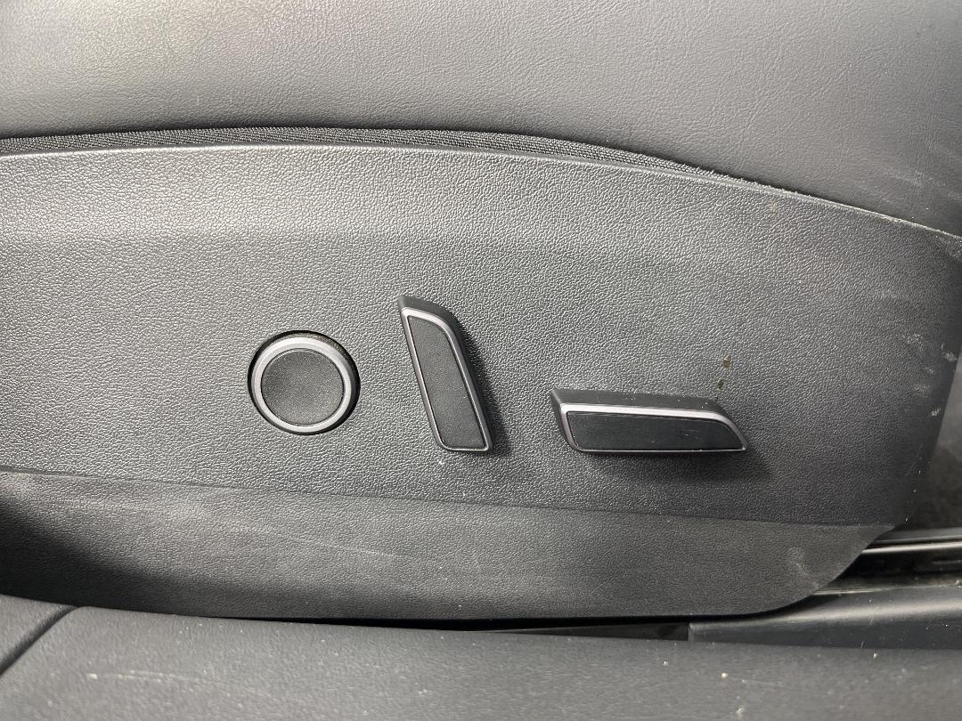 Photo '32' of Tesla Model 3