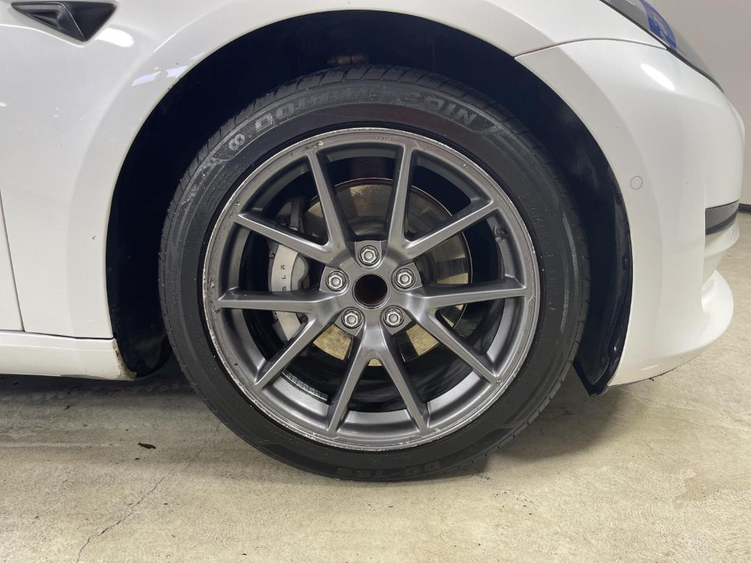 Photo '9' of Tesla Model 3