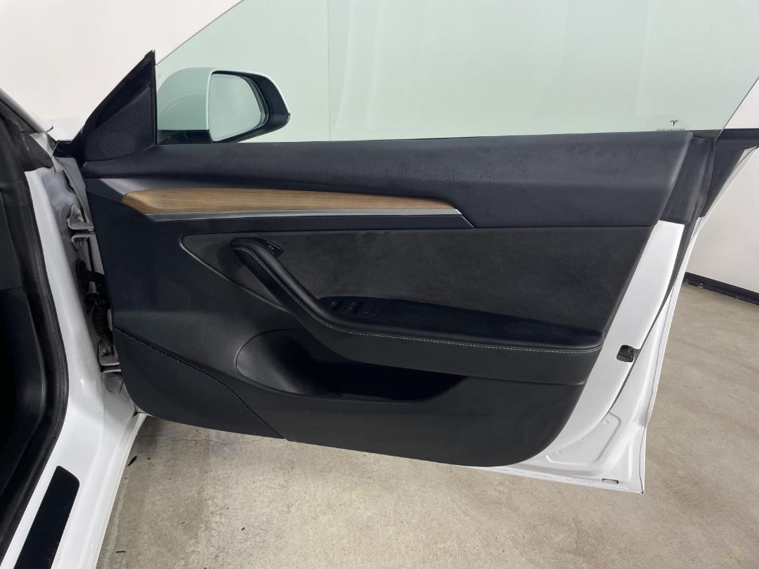 Photo '15' of Tesla Model 3